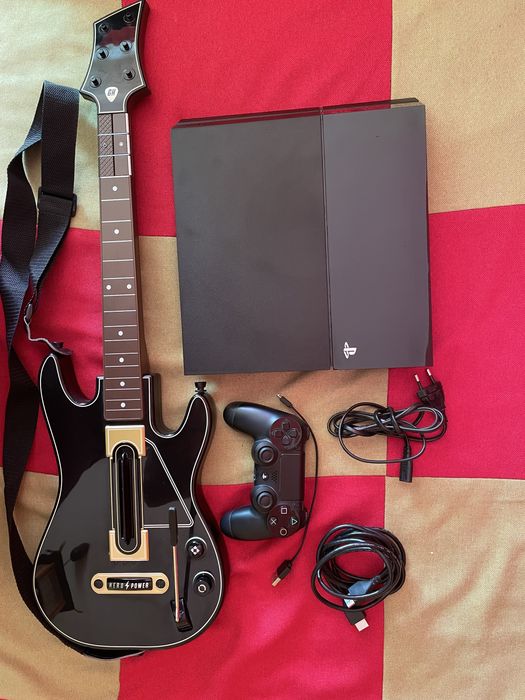 Ps4 500gb w super stanie z pudełkiem, grami i padem