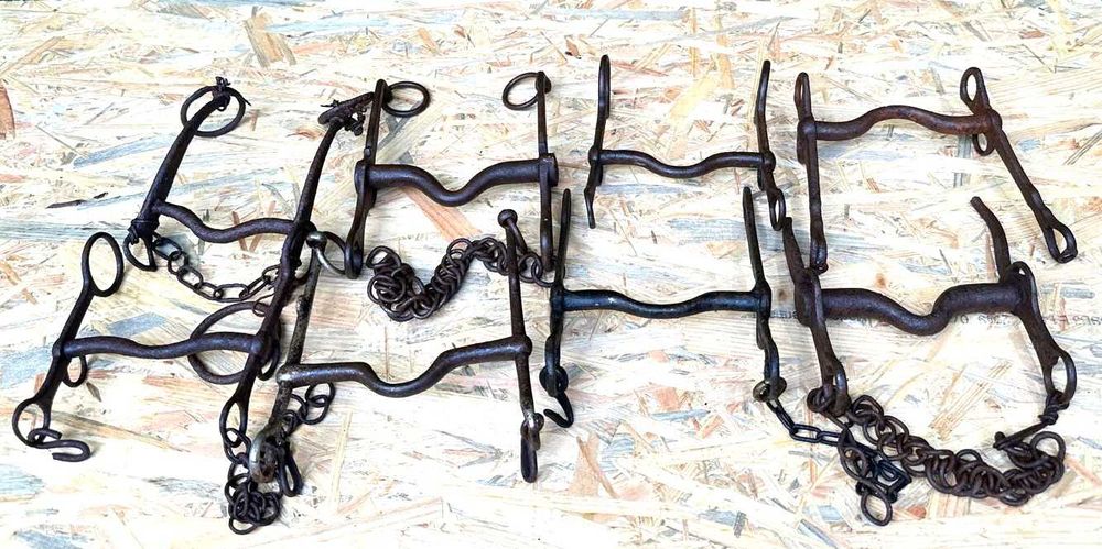 Freios ou grilhões antigos, para decoração