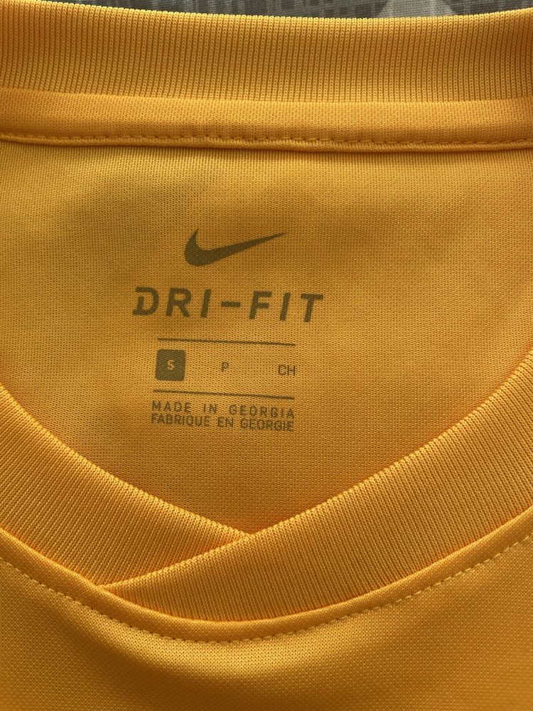 T shirt nike amarela