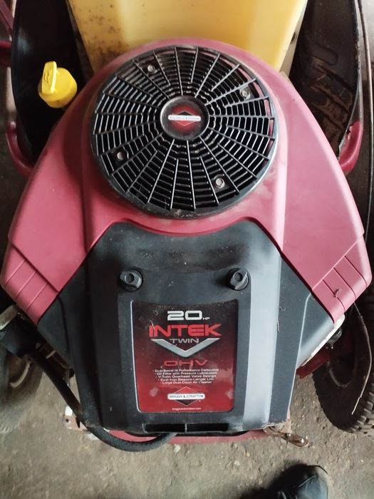Silnik Briggs intec 20 HP 22kM goły słupek w stanie idealnym kosiarka