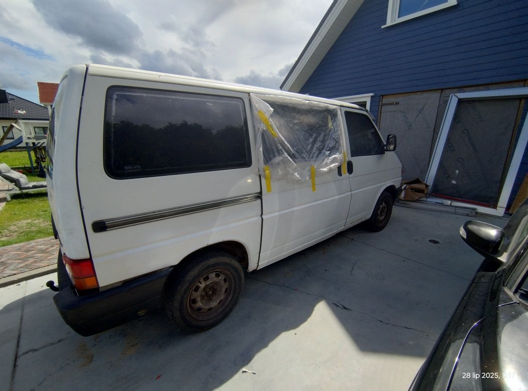 VW T4 1996 uszkodzony, w calosci,na części