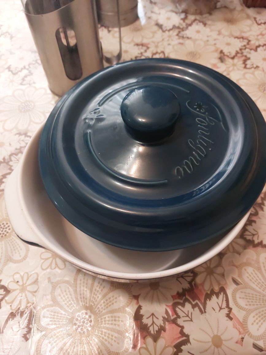 Жаропрочная кастрюля новая