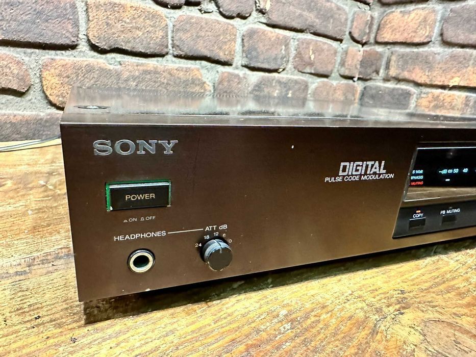Cyfrowy procesor audio  Sony PCM-701 ES