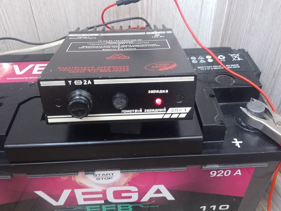 Автоматическое импульсное зарядное устройство 12  Вольт, СССР.