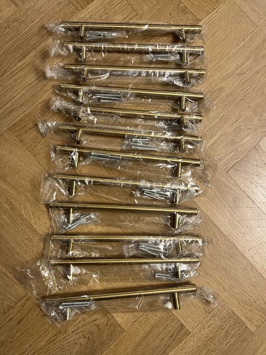 Uchwyty do szafek kuchennych meblowe 160mm zlote w kolorze zlotym