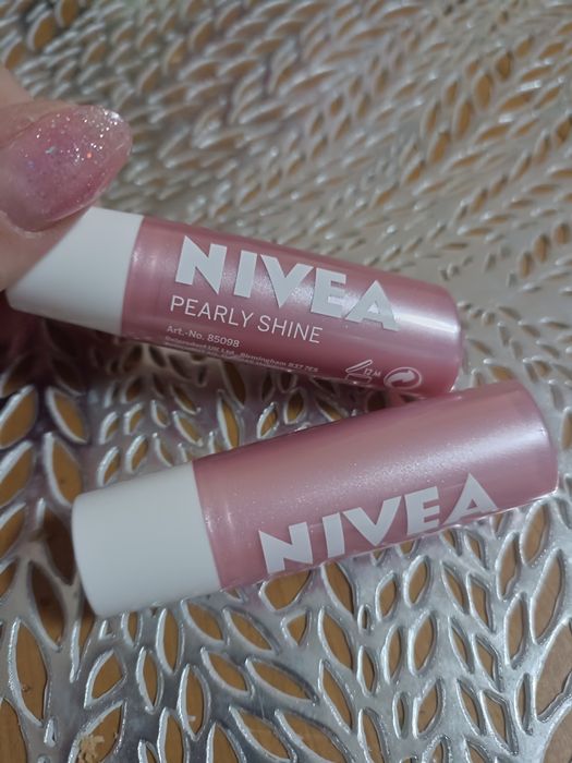 2x Nivea pearly shine pomadka pielęgnująca do ust