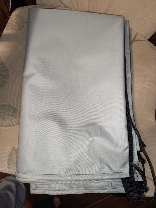 Tent pod bom  nad zejściówkę.