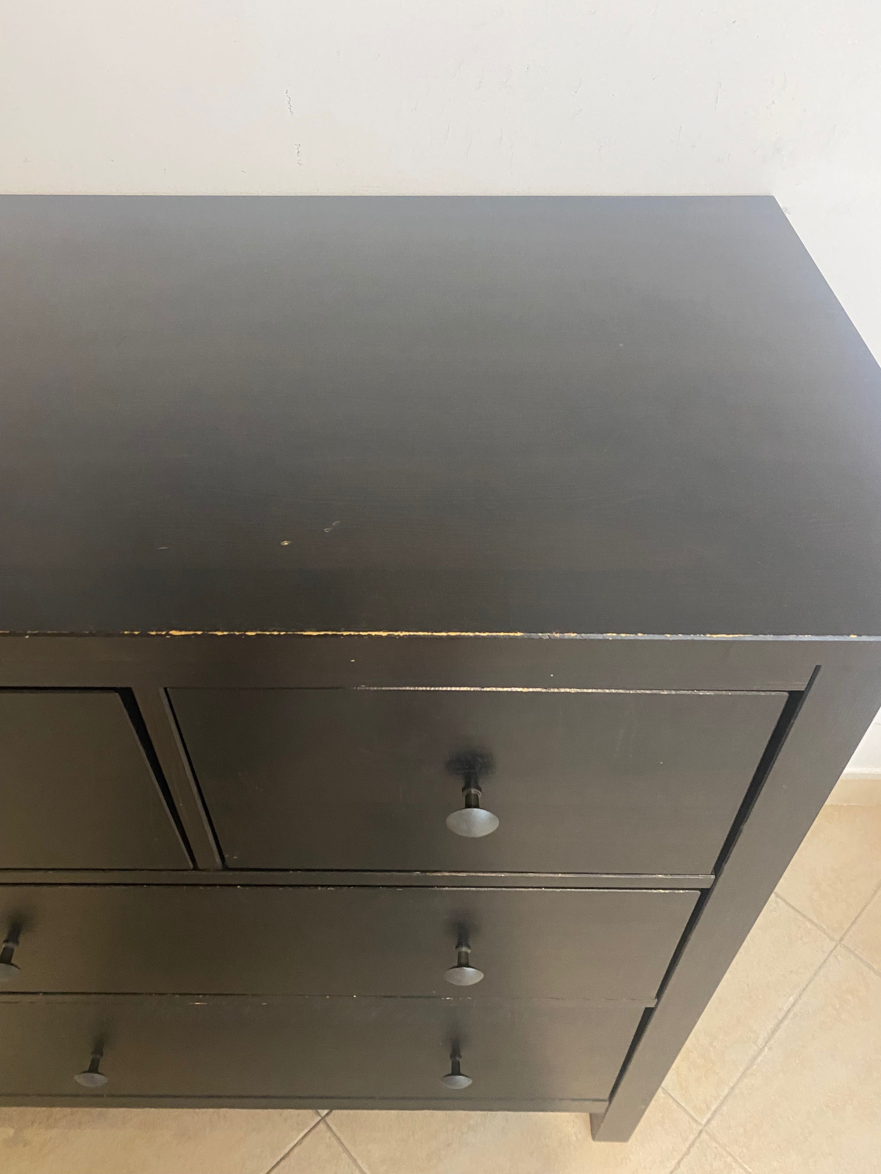 Cómoda preta Ikea - Henmes