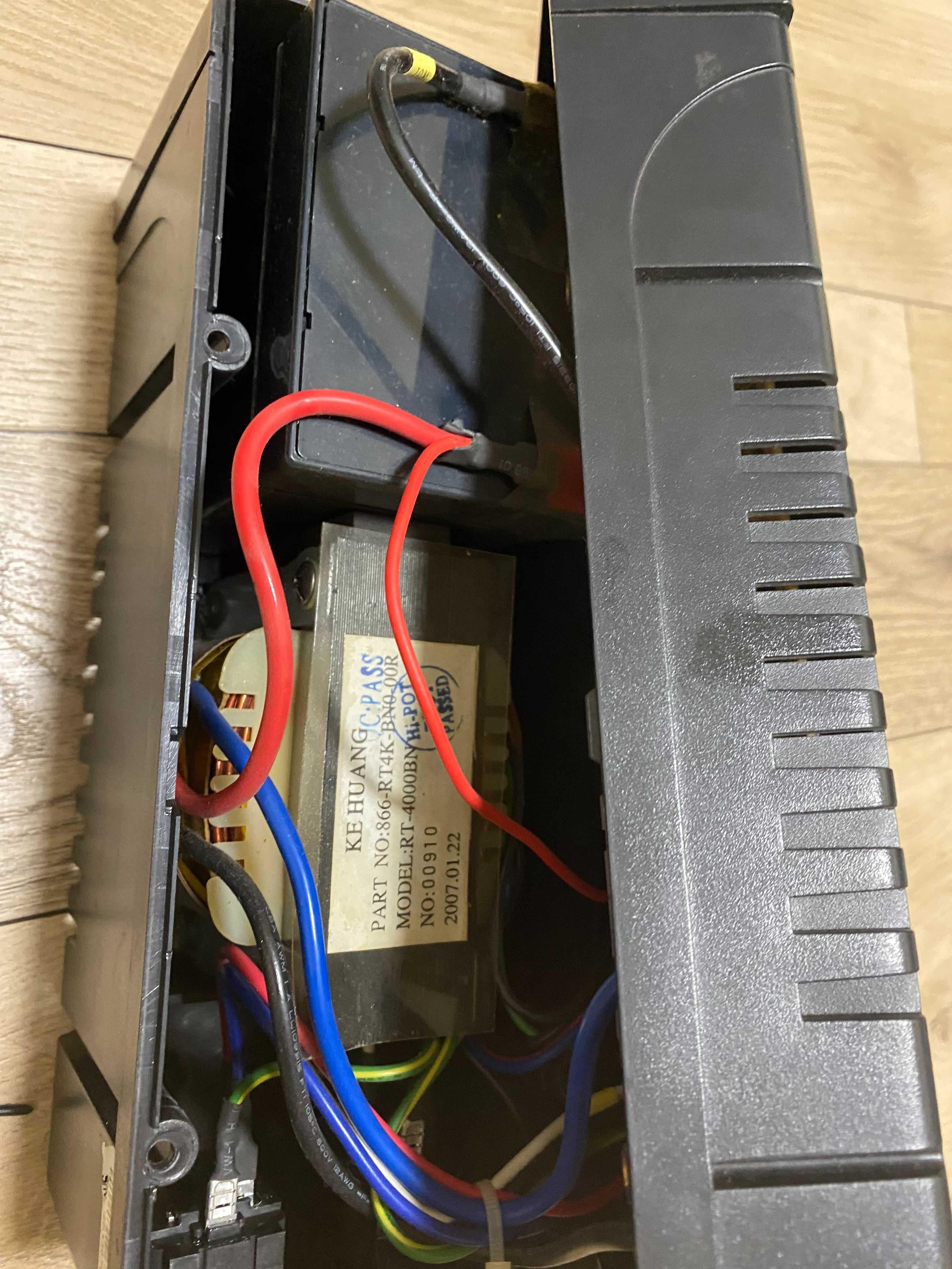 Інвертор ДБЖ Powercom BNT-400A.