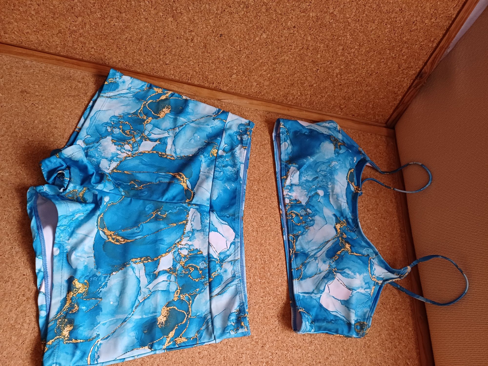 Biquini/ fato de banho/tankini tamanho XL.
Novo.