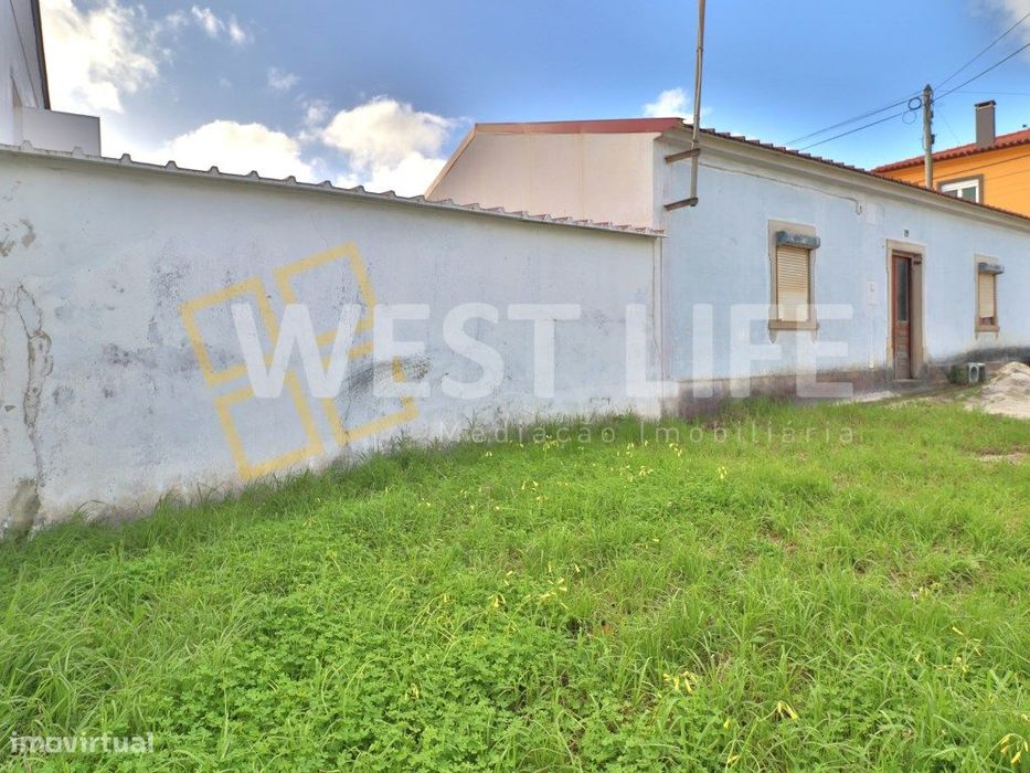 Moradia T3 inserida num lote de 422m2 - POTENCIAL HABITACIONAL - Ca...