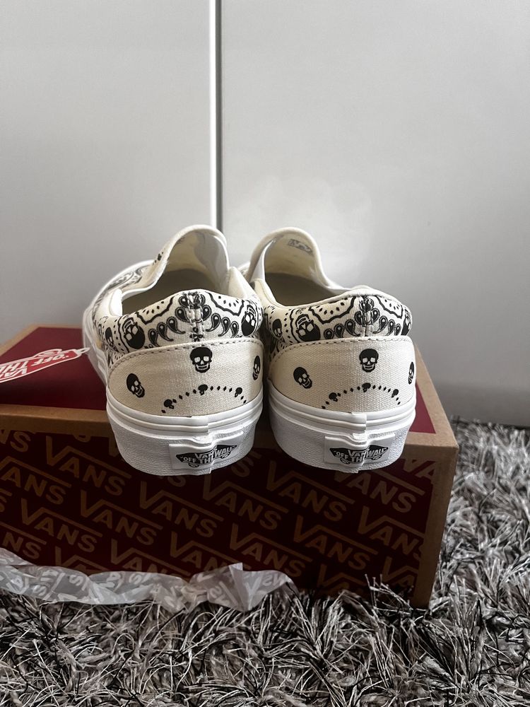 Buty Vans Vansy tenisówki wsuwane classic slip-on bandana czaszki