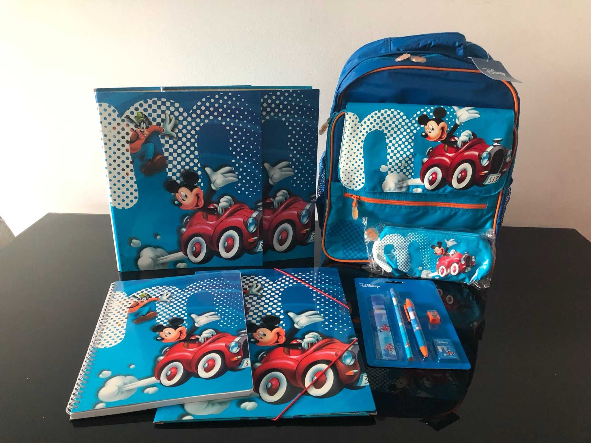 Conjunto MICKEY com mochila e material escolar