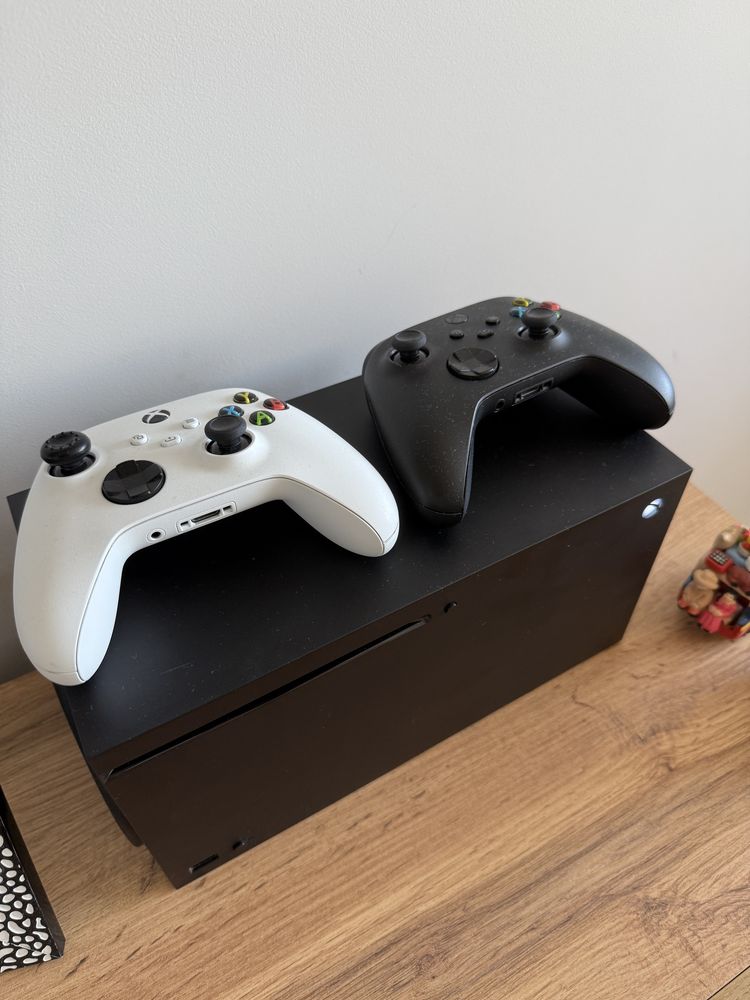 Xbox Series X 1TB + 2 comandos + Wireless Headset