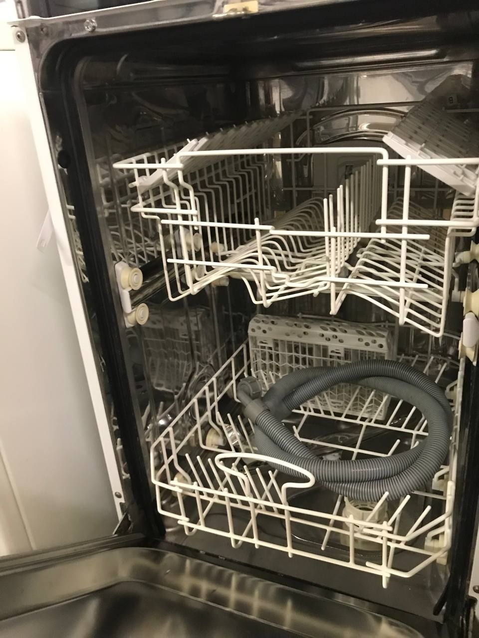 Посудомийна машина Whirlpool 45 см, гарантія пів-року!