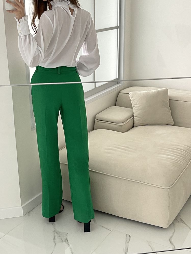 Зеленые брюки mango