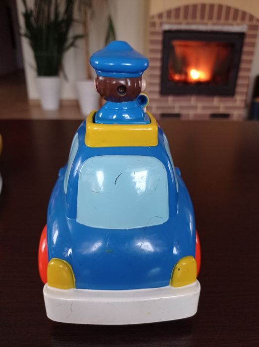 Autko policyjne z napędem