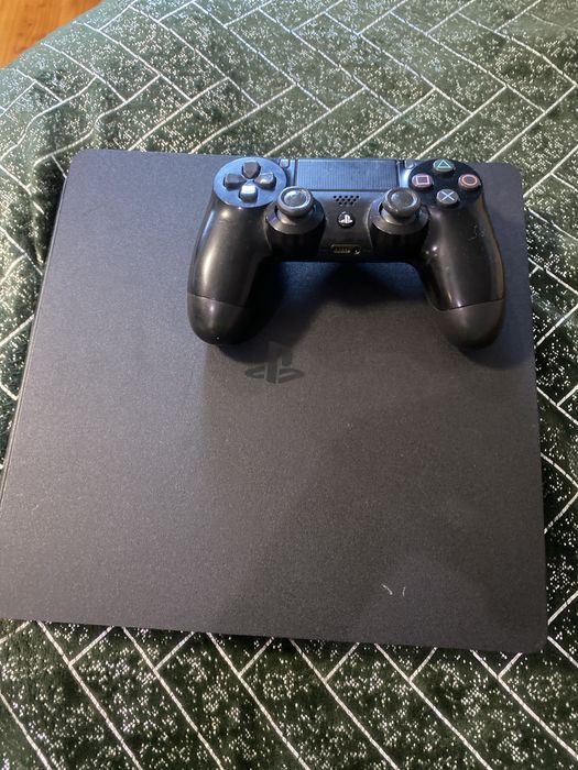 Плейстейшен 4 слім
