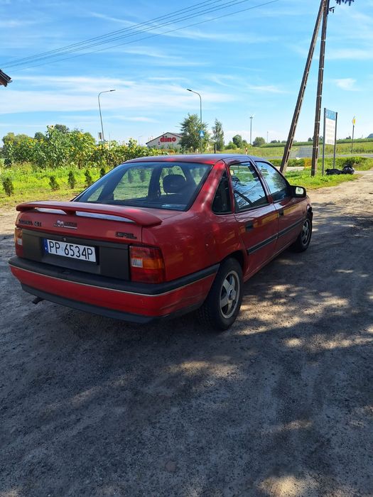 Samochód osobowy marki Opel Vectra 1992
