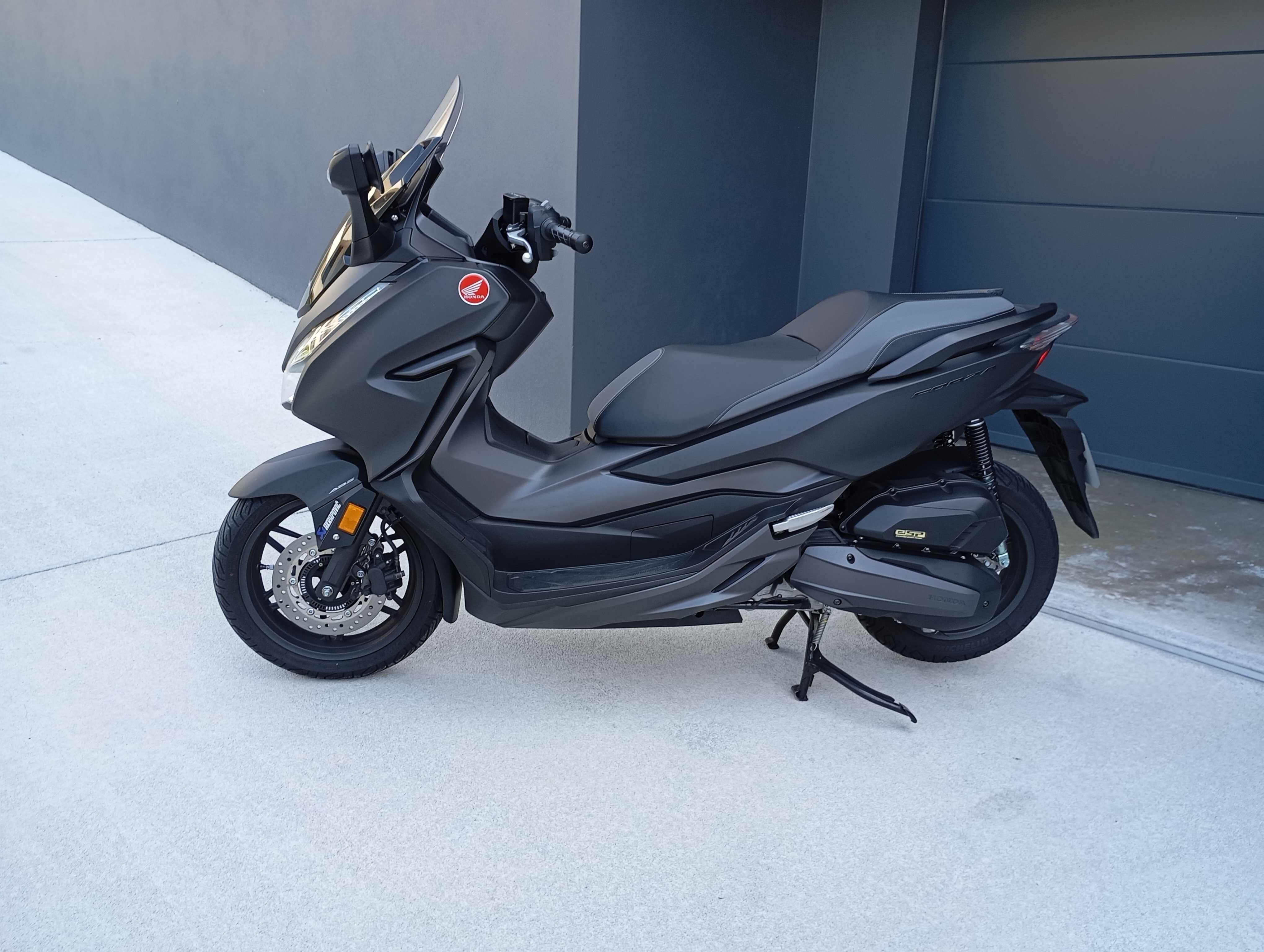 Honda Forza 125 cinza mate
