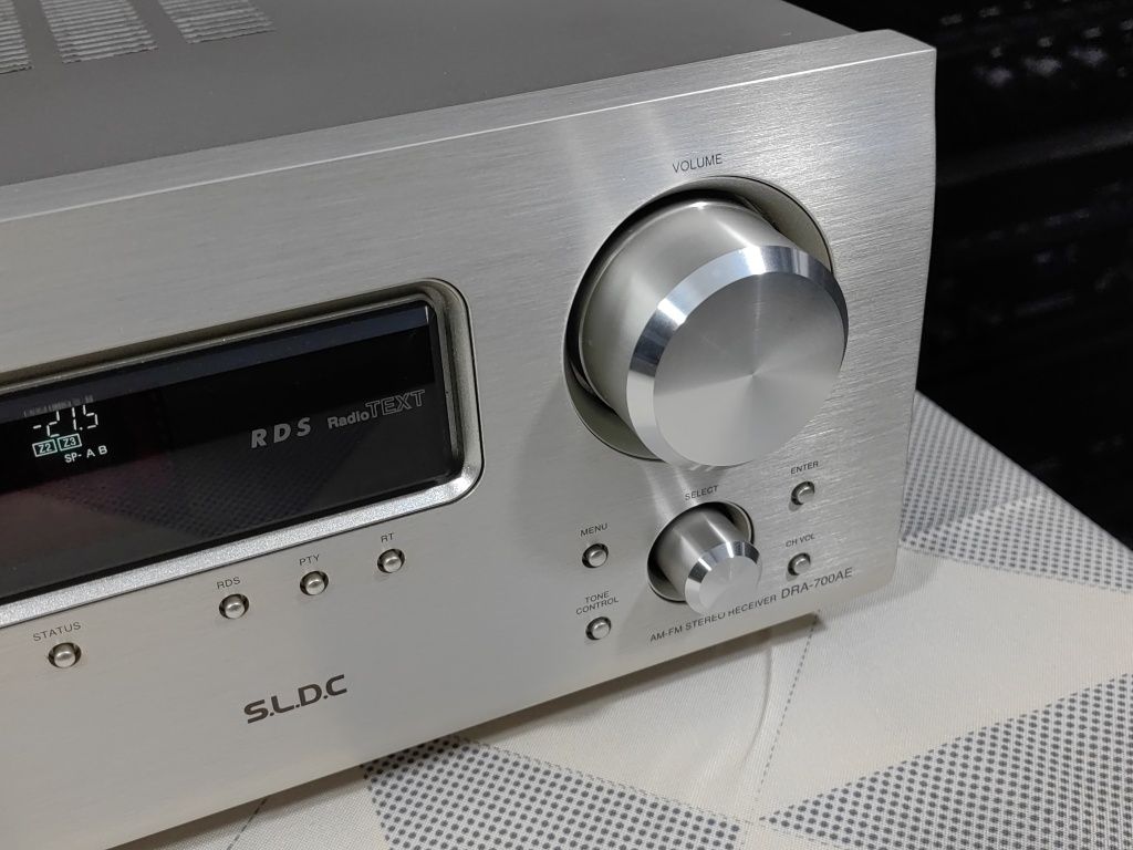 Denon DRA-700Ae Audiofilski amolitner stereo