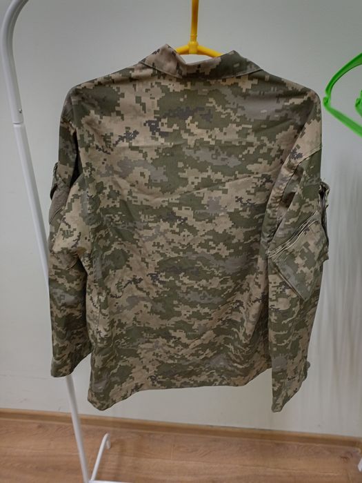 Продам куртку у відмінному стані