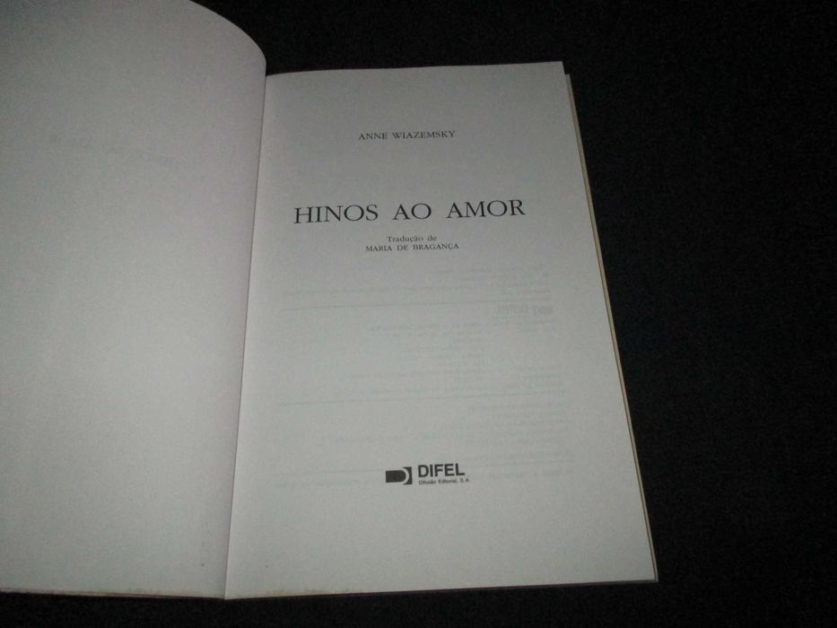 Livro Hinos ao Amor Anne Wiazemsky Difel
