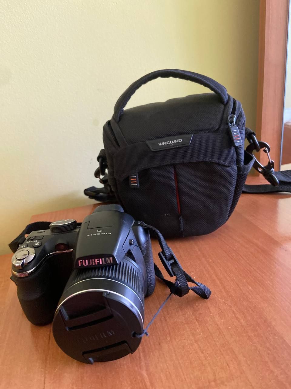 Продається цифрова фотокамера Fujifilm FinePix S3300 з сумкою