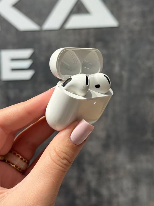 Нові оригінальні навушники Apple AirPods 4 ANC