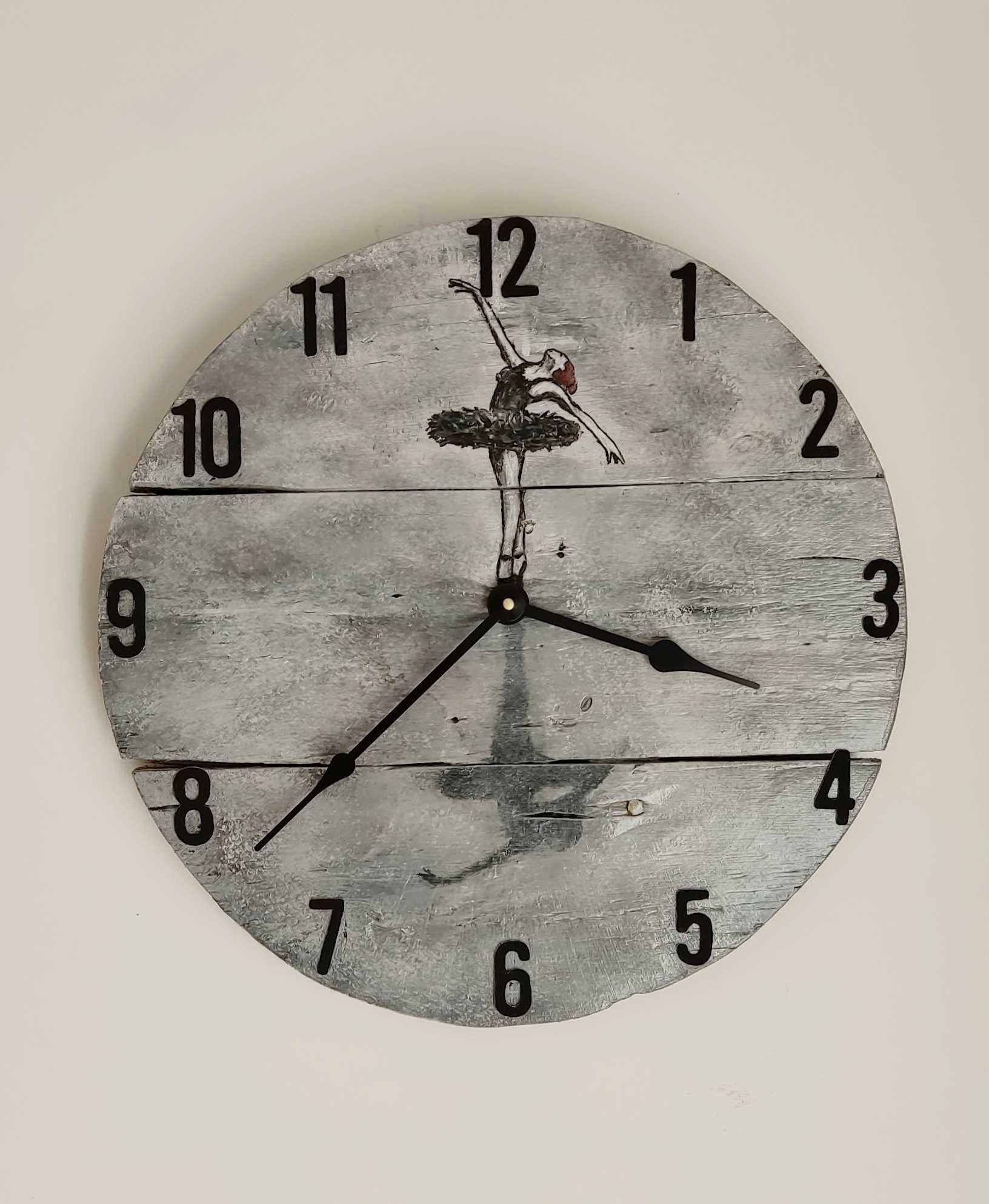 Zegar ścienny, drewniany, ozdobny "Baletnica"