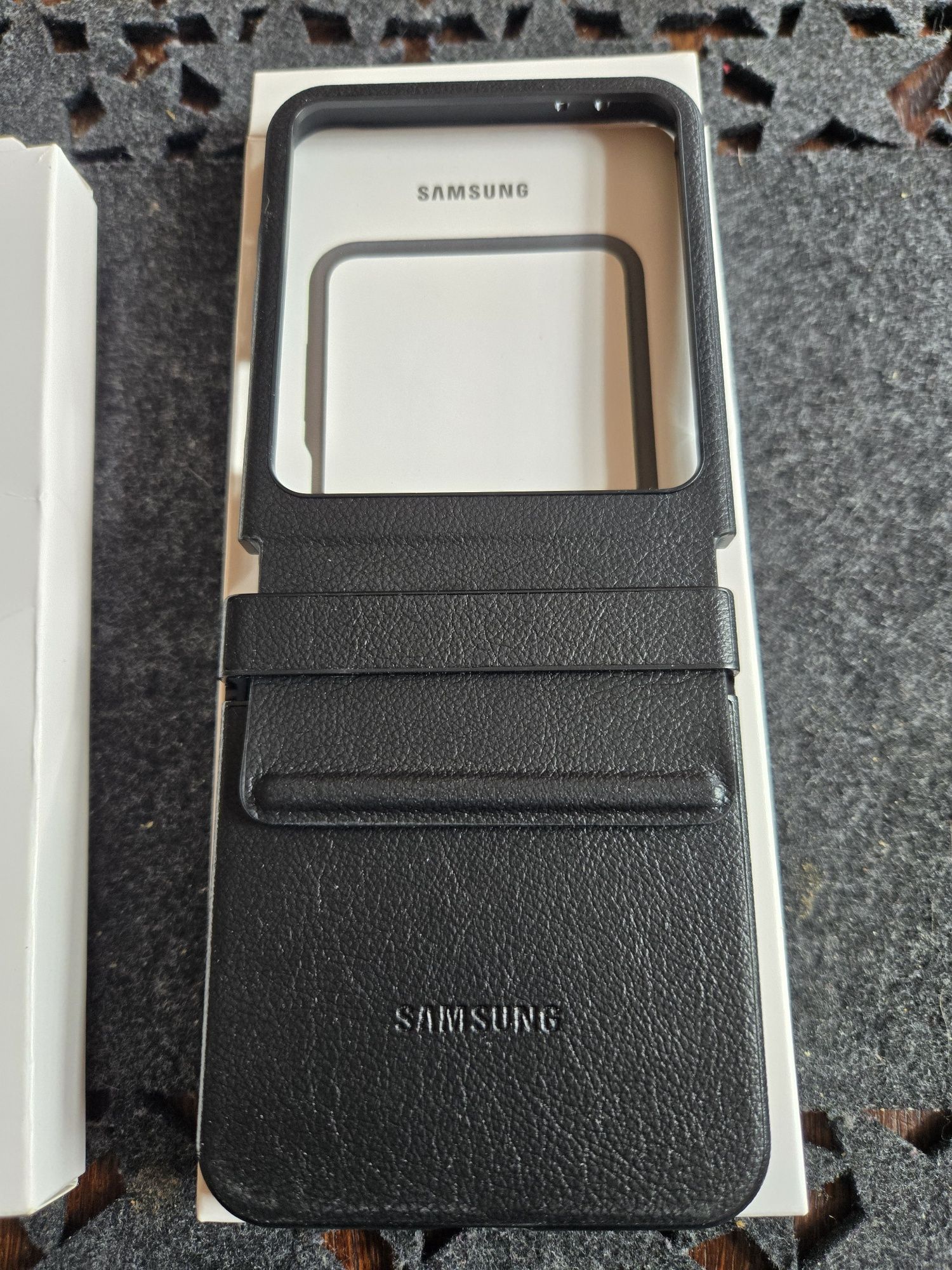 Nowe etui Samsung flip 6