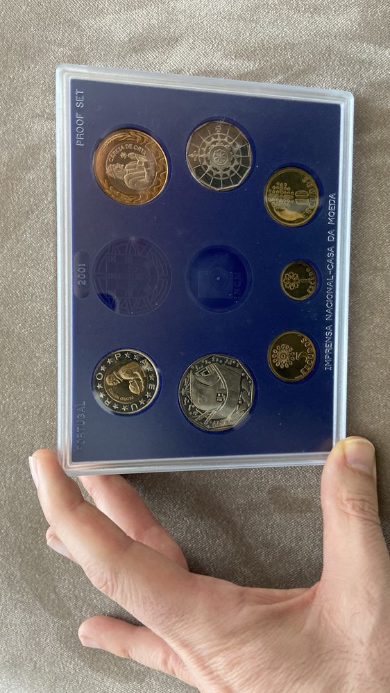 Carteiras / conjuntos de moedas Escudo comemorativas