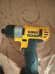 Продам шуруповерт по запчастинам DeWALT DCF 610