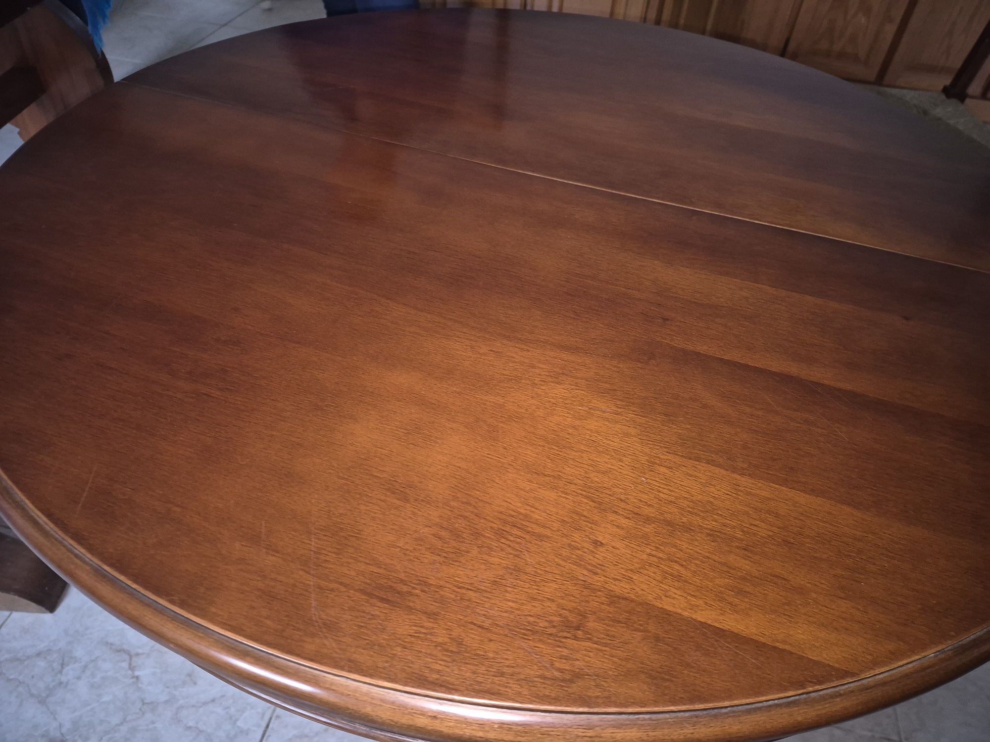 Mesa extensível de madeira