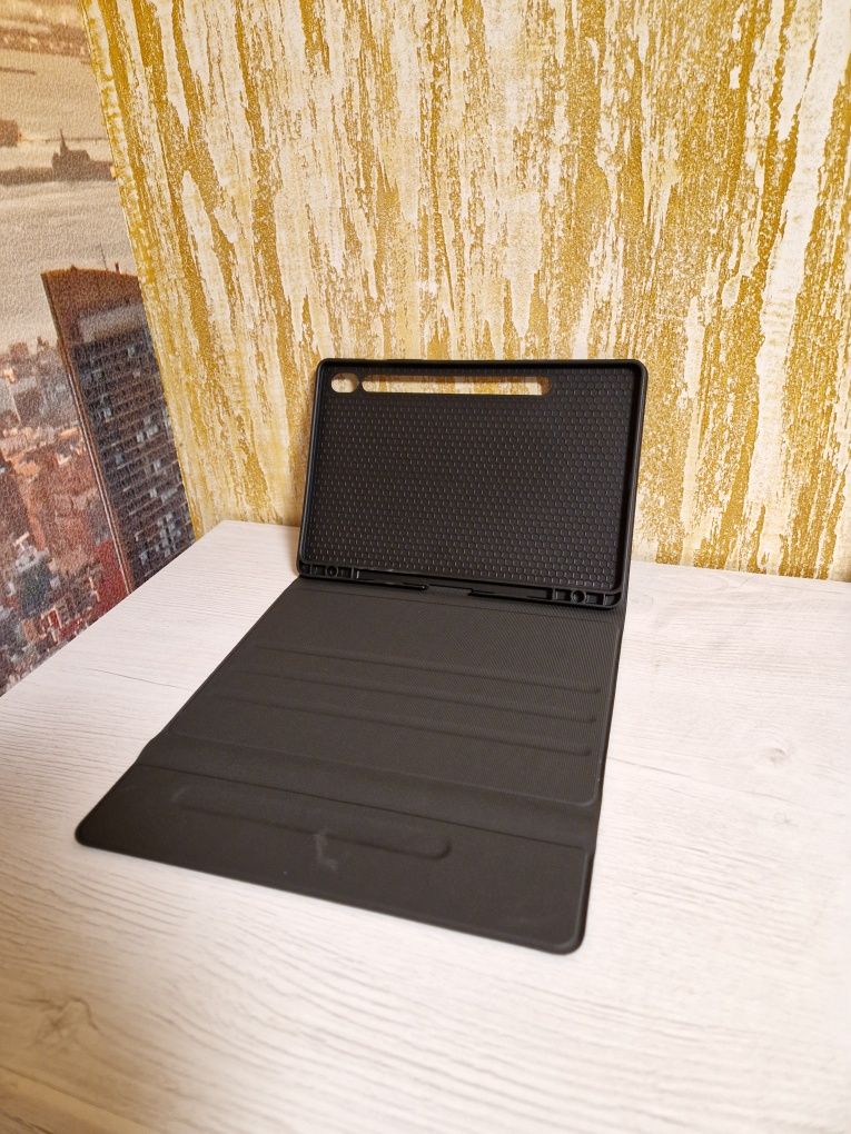 Чохол для Samsung Galaxy Tab S9 з клавіатурою.