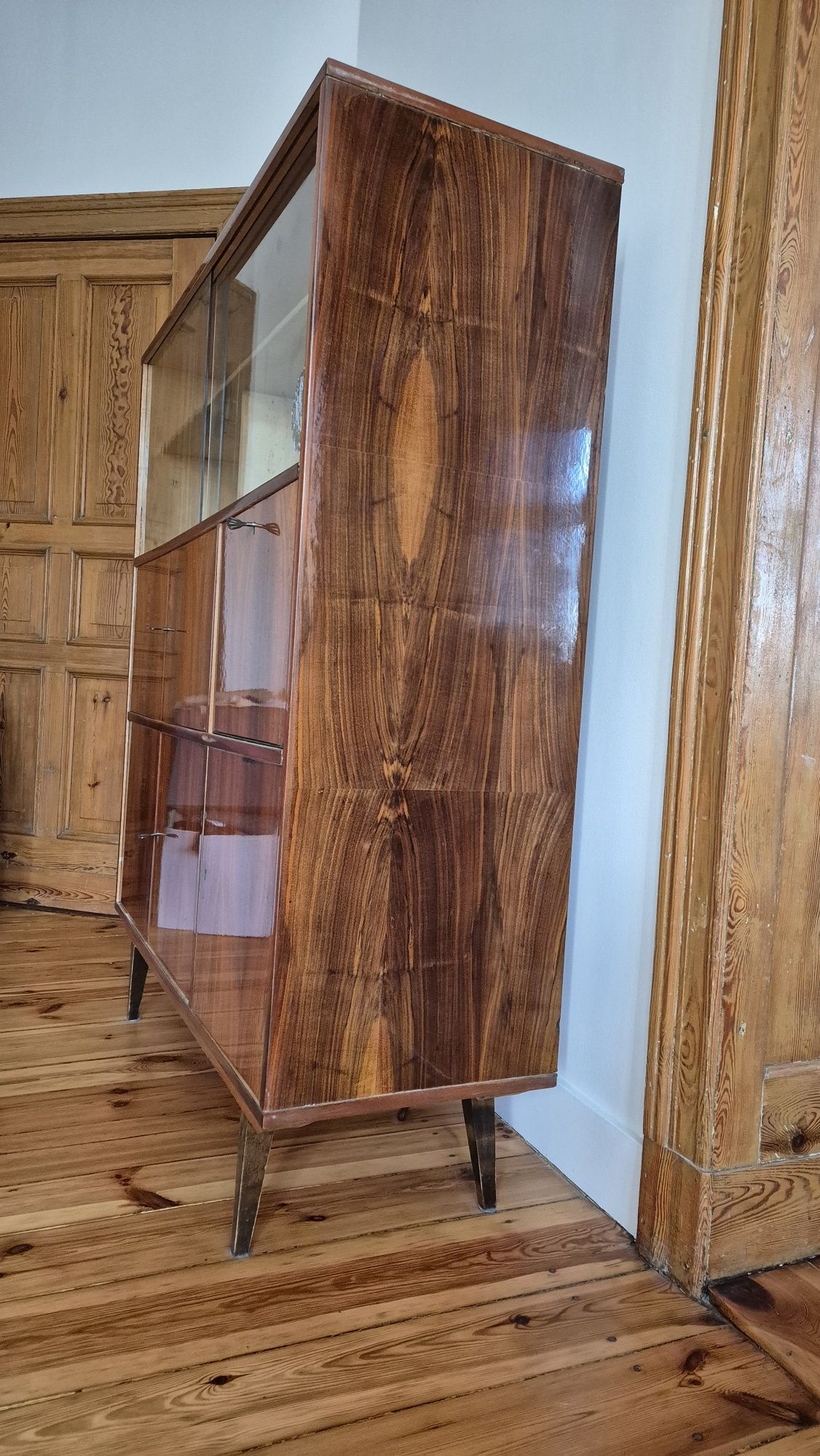 Szafa retro połysk