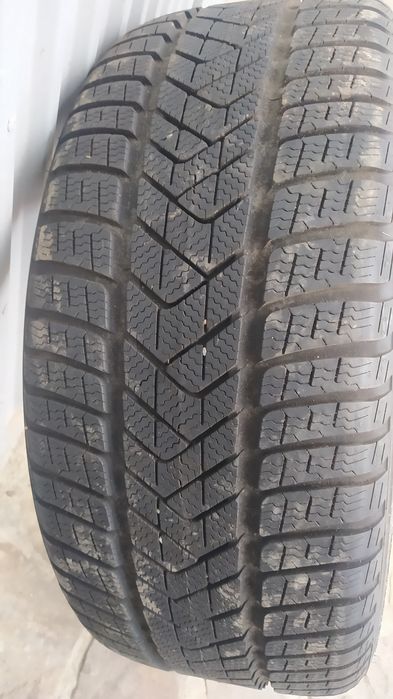 Шини зима / winter  pirelli sottozero 3 255/35 R21 98v