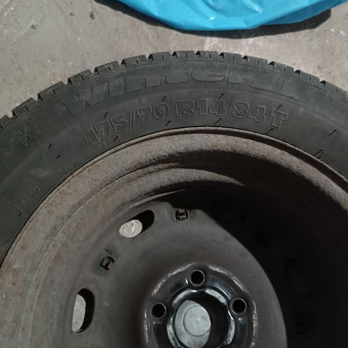 Opony zimowe 175/70 R14 całe koła