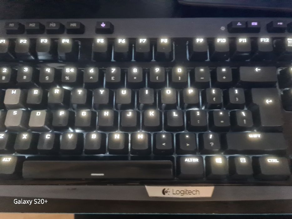 Teclado logitech G710+