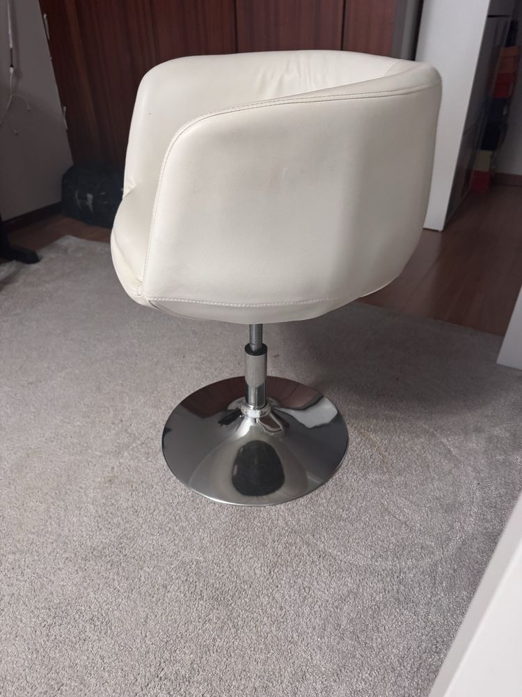 Cadeira giratoria com hidraulico