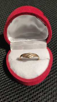 Piękny damski pierścionek złoty 585 rozmiar 17/17.5 waga 1.84 gr