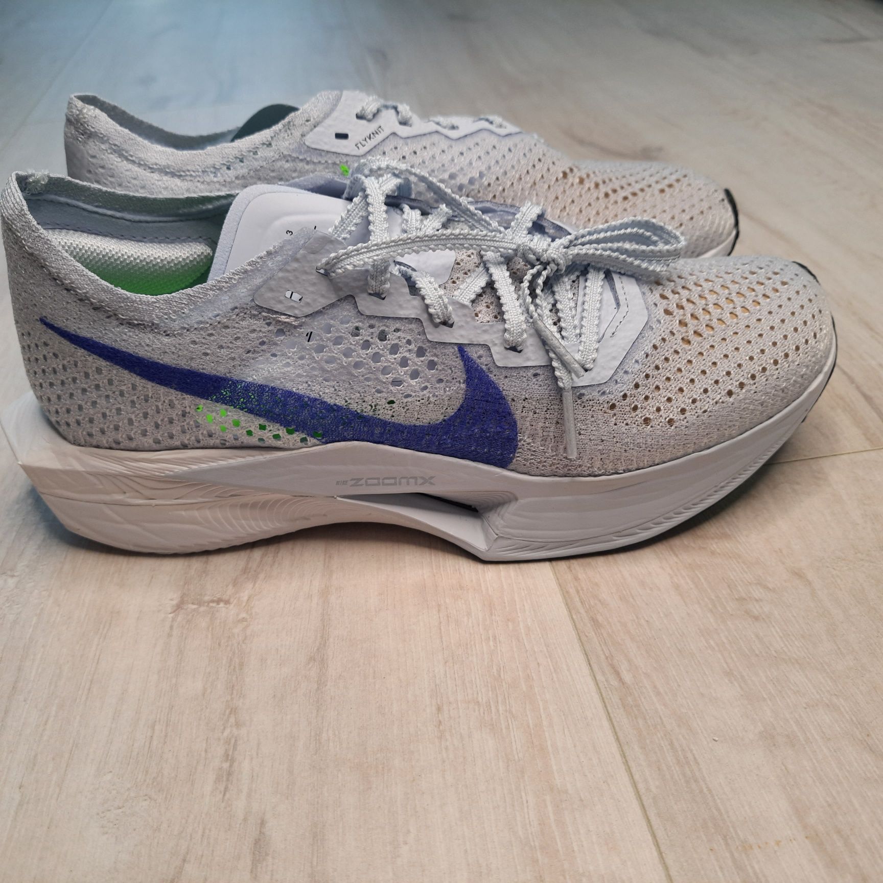Оригінальні чоловічі кросівки NIKE VAPORFLY 3 ROAD RACING SHOES GREY D