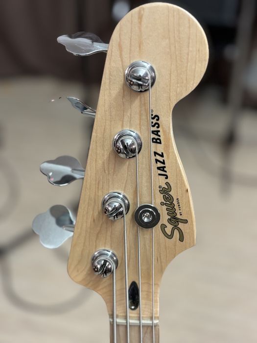 Бас гитара Скваер Джаз-бас. Фендер