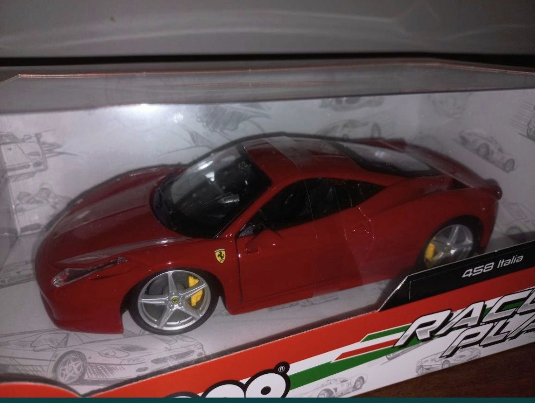 Bburago Ferrari 458 Italia, skala 1:24, race+play