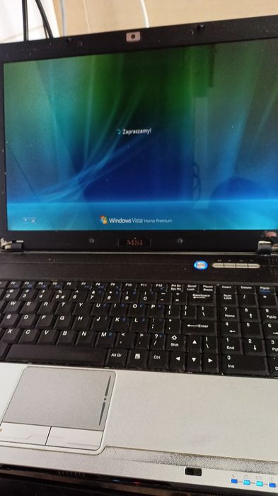 Laptop MSI , działający- uszkodzona obudowa