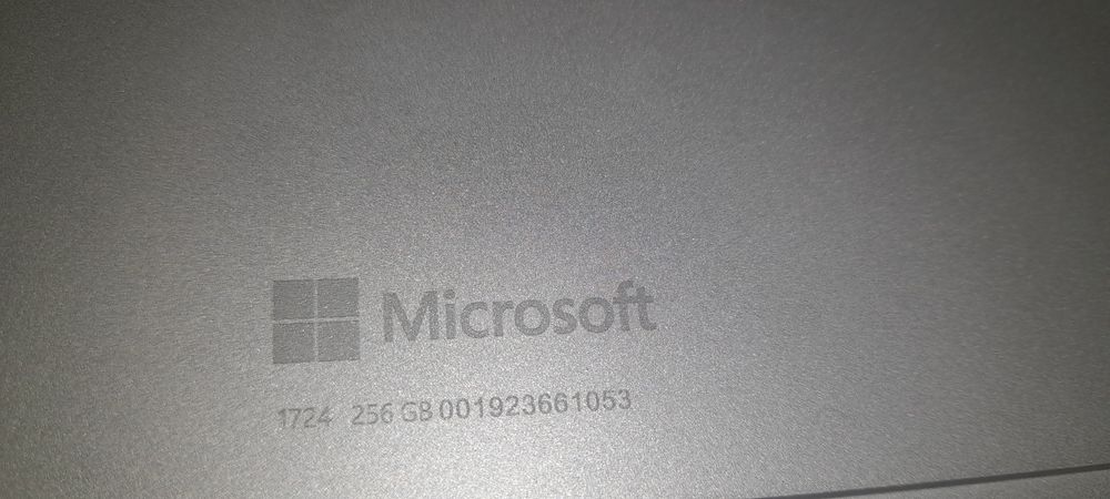 i7 6650u 8/256 Surface pro 4 1724