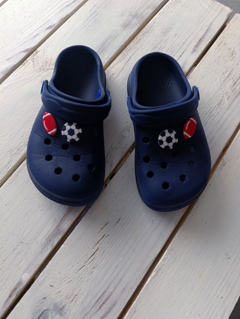 Klapki, sandałki dziecięce, a'la crocs, granatowe, piłki, 27