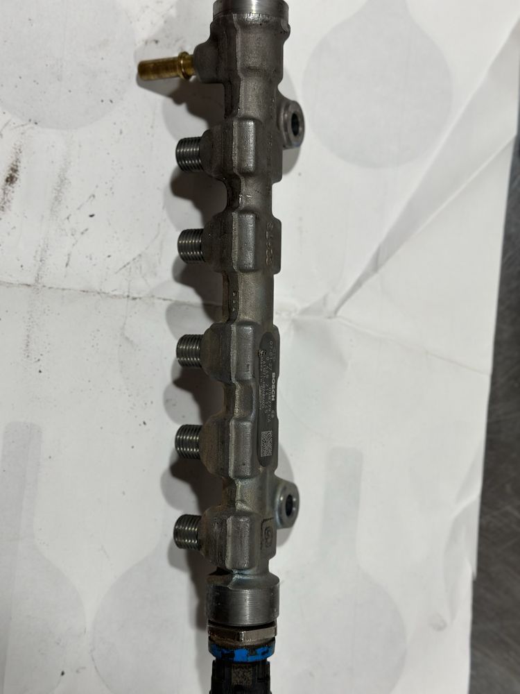 Паливна рейка Renault Master Bosch 0 445 214 145