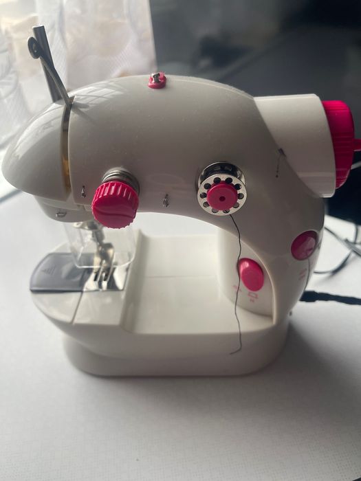 mała maszyna do szycia