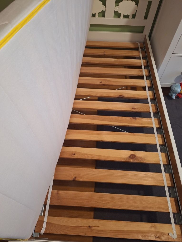 Cama Ikea KRITTER com estrado ripas + colchão